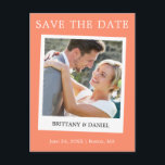 Cartão Postal Estilo de Câmera Instantânea Foto Salvar A Data Co<br><div class="desc">Moderno Simples Retro Estilo de Câmera Instantânea Casal Foto Salvar A Data Foto Anúncio de Noivado Cartão Postal - Coral</div>