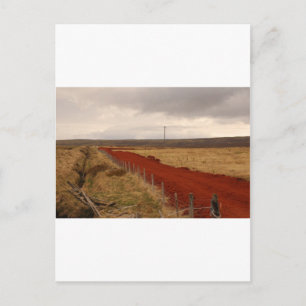 Cartão Postal Estrada de terra vermelha em Islândia