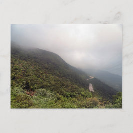 Cartão Postal Estrada Solitária nas Montanhas Nebulosas, Vietnã