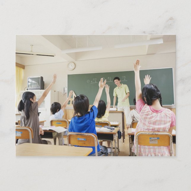 Cartão Postal Estudantes da escola primária na escola 2 (Frente)