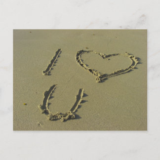 Cartão Postal Eu te amo. Areia de praia escrevendo