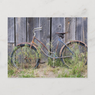Cartão Postal EUA, Oregon, Bend. Uma bicicleta velha em ruínas