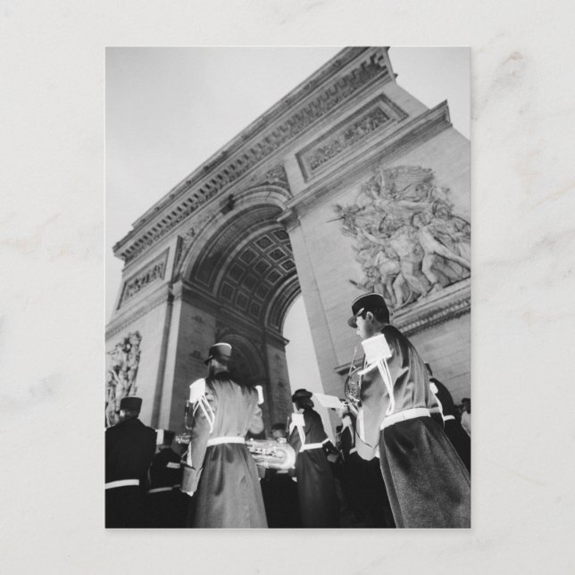 Cartão Postal Europa, França, Paris. Cerimônia militar (Frente)