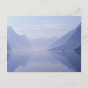 Cartão Postal Europa, Noruega. Paredes verticais refletidas em