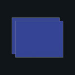 Cartão Postal Experimente a emoção de voar no céu azul<br><div class="desc">Embarque numa viagem de alta altitude com um avião a voar contra um fundo azul espantoso. Aproveite as visões cênicas da envergadura das asas das nuvens e horizontes nesta excitante aventura da aviação!"</div>