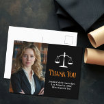 Cartão Postal Faculdade de Direito Personalizado Advogado Laranj<br><div class="desc">O elegante advogado negro e laranja obrigado seus cartões postais com as escalas de justiça ao lado de sua graduação ou foto do escritório. Personalize estes cartões postais da faculdade de Direito de obrigados com guião branco chic ao lado da fotografia do advogado.</div>