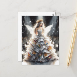 Cartão Postal Fada em um vestido de desfile de moda feito de sac