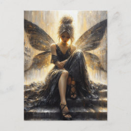 Cartão Postal Fada em um vestido preto sentado na escada