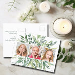 Cartão Postal Família Elegante Holiday Greenery 3 Foto Moderna<br><div class="desc">Este elegante cartão postal botânico de Natal apresenta um bonito modelo de três fotos para a sua família ou crianças. Personalize o quadro verde-chic com suas próprias 3 fotos quadradas no centro. Personalize com seu próprio texto verde para um cartão postal de feriado bonito e moderno.</div>