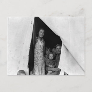 Cartão Postal Família emigrante durante a colheita da ervilha --