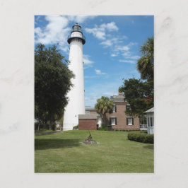 Cartão Postal Farol contra um céu do verão