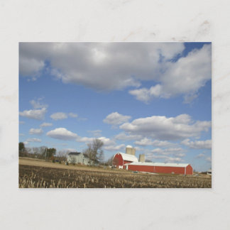 Cartão Postal Fazenda de Wisconsin em dia ensolarado