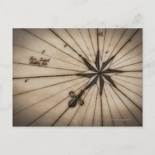 Cartão Postal Fechar rosa de vento no mapa antigo