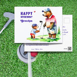 Cartão Postal Feliz aposentadoria, vovô de golfe temido<br><div class="desc">Feliz aposentadoria,  vovô golfe temido cartão postal,  ursinho bonitinho e ursinho jogando golfe,  apreço presente a avós de um menino</div>