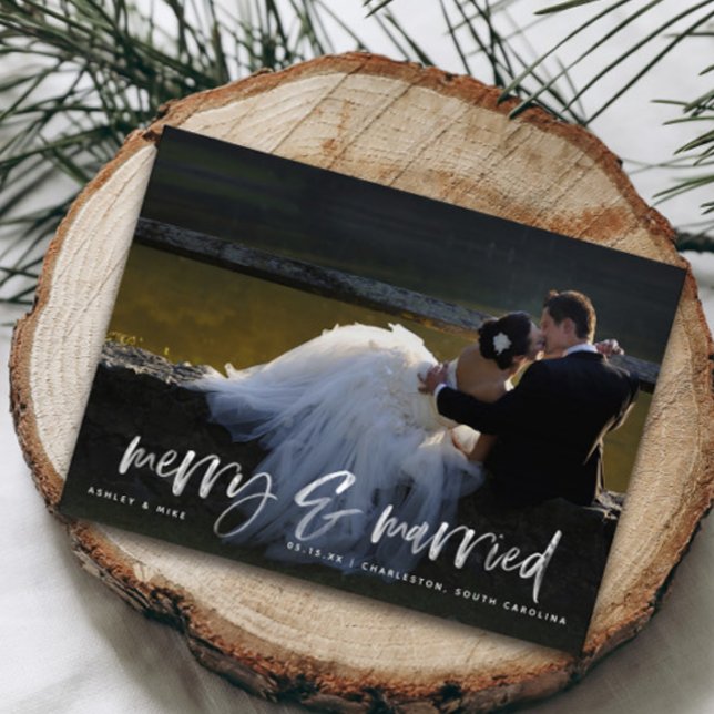 Cartão Postal Feriado de Código QR do Script Branco Casado da fe (Sharing your happiest moment with the world—newly married and filled with joy this holiday season!)