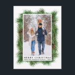 Cartão Postal Feriado de Fotografia da Família de Quadros de Pin<br><div class="desc">Quadro de Pine Verde com Aquarela Elegante Moderna com Foto da Família Pine Cones Feliz Cartão de Natal Feliz</div>