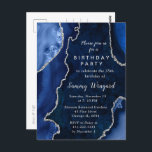 Cartão Postal Festa de aniversário mármore azul marinho e agata<br><div class="desc">Este elegante e glamouroso convite de aniversário apresenta um fundo de mármore azul marinho com sotaques falso de brilho prateado. O texto combina o script manuscrito e as fontes sans serif modernas para um aspecto elegante e sofisticado. Isso será perfeito para o outono e o inverno.</div>