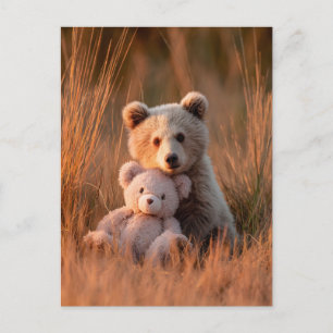 Cartão Postal Filhote de Urso Bonitinho Abraçando um Ursinho de