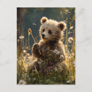 Cartão Postal Filhote de Urso com Mel em uma Campina de Flores S