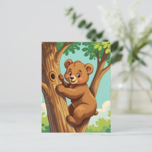 Cartão Postal Filhote de urso fofo subindo em uma árvore