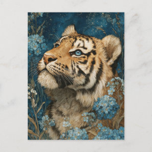 Cartão Postal Filhote Majestoso de Tigre no Jardim Floral Azul