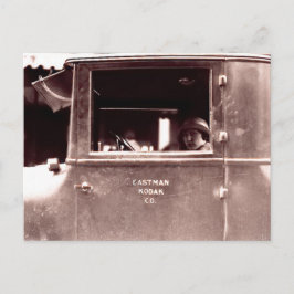 Cartão Postal Flapper no Eastman Kodak Car - Vintage, 1920