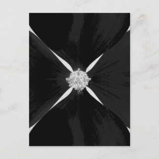 Cartão Postal Flor de madeira de cão invertida a preto e branco