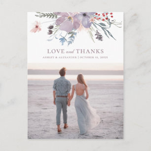 Cartão Postal Flores roxas de aquarela. Amor e obrigados de casa
