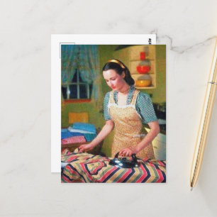 Cartão Postal fofo retro vintage ironing, senhora