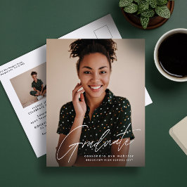 Cartão Postal Formando moderno script simples 2 com graduação de