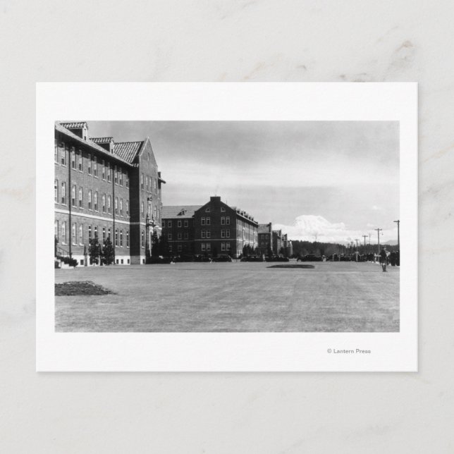 Cartão Postal Fort Lewis, WA View de Barracks e Monte Rainier (Frente)
