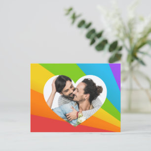 Cartão Postal Foto de Casal Gay Arco-Íris no Coração Amor Românt