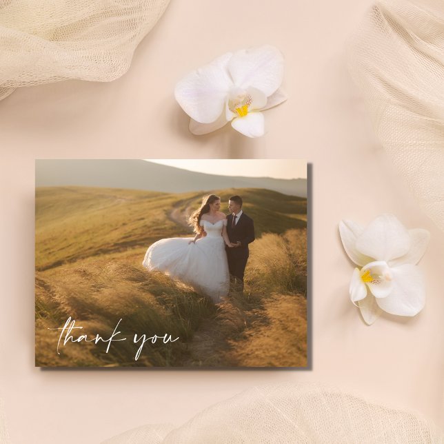 Cartão Postal Foto De Casamento De Foto De Script Elegante Obrig (Elegant Script Budget Photo Wedding Thank You Postcard)