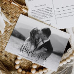 Cartão Postal Foto de Casamento de Script de Caligrafia Moderna<br><div class="desc">Esta Foto de Casamento de Script de Caligrafia Moderna Obrigado O Cartão-postal mostra sua foto de casamento de cheio,  com a cobertura de script de caligrafia. Personalize seu obrigado especial de casamento que você está atrás ou remova-o para deixar o vazio de trás para sua mensagem manuscrita de obrigados.</div>
