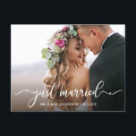 Cartão Postal Foto de Casamento do Recem casados de Caligrafia M<br><div class="desc">Cartão postal do Recem casados Fotográfico de Casamento da Caligrafia Moderna</div>