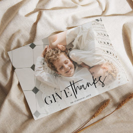 Cartão Postal Foto de família minimalista “Dê Graças”