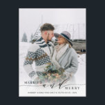 Cartão Postal Foto de Férias Casadas e Felizes<br><div class="desc">Celebre seu primeiro Natal casado com sua família e amigos. Para personalização mais avançada deste design,  clique no link Personalizar Mais para alterar a fonte,  o tamanho,  a cor,  etc.</div>