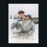 Cartão Postal Foto de Férias Douradas casadas e Felizes recém-ca<br><div class="desc">Celebre seu primeiro Natal casado com sua família e amigos. Para personalização mais avançada deste design,  clique no link Personalizar Mais para alterar a fonte,  o tamanho,  a cor,  etc.</div>