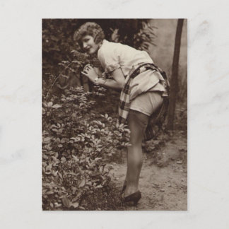 Cartão Postal Foto de menina escalada Vintage