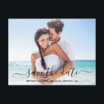 Cartão Postal Foto De Script De Tendência Moderna Salvar A Data<br><div class="desc">Cartão-postal de Anúncio do Casal de Script de Tendy Calliografia Moderna Salva o Noivado de Data</div>