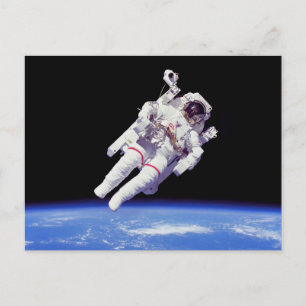Cartão Postal Foto do Astronauta com Mochila a Jato em Caminhada