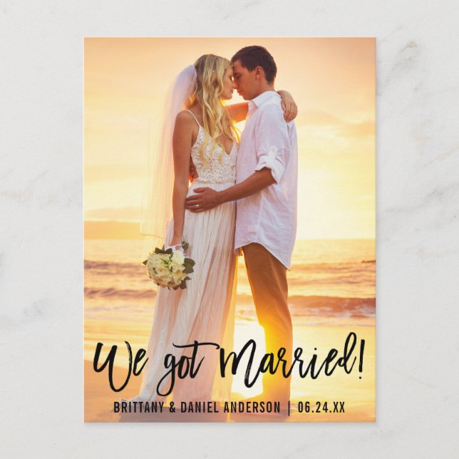 Cartão Postal Foto do Casal de Script de Pincel Moderno que Casa (Frente)