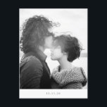 Cartão Postal Foto em branco preto minimalista: salvar a data<br><div class="desc">Casamento de fotografia de tipografia branca e negra minimalista Salve o cartão postal</div>