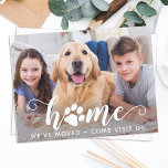 Cartão Postal Foto inicial: Anúncio de movimento de Pet de Cacho<br><div class="desc">Casa! Nós nos mudamos, venha nos visitar! Deixe o seu melhor amigo anunciar sua família com este cartão de anúncio giro e engraçado. Personalize as costas com nomes e seu novo endereço. Esta casa com o anúncio de movimento de design de impressão de pata é uma obrigação para todas as...</div>