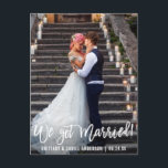 Cartão Postal Foto Moderna Que Nos Casamos Escrito De Pincel<br><div class="desc">Cartão-postal do Anúncio de Elopement Casado com o Script de Pincel Moderno</div>