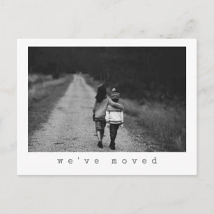 Cartão Postal Foto personalizada minimalista que movemos para ca