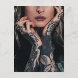 Cartão Postal Fotografia de arte modelo em tatuagem