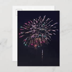 Cartão Postal Fotografia de Fireworks no Night Sky