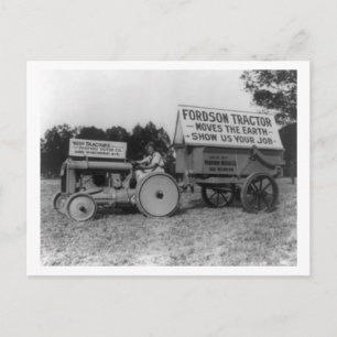 Cartão Postal Fotografia de Fordson Trator de Condução de Mulher