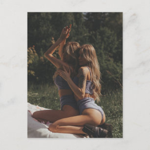 Cartão Postal Fotografia de modelo de glamour ao ar livre 